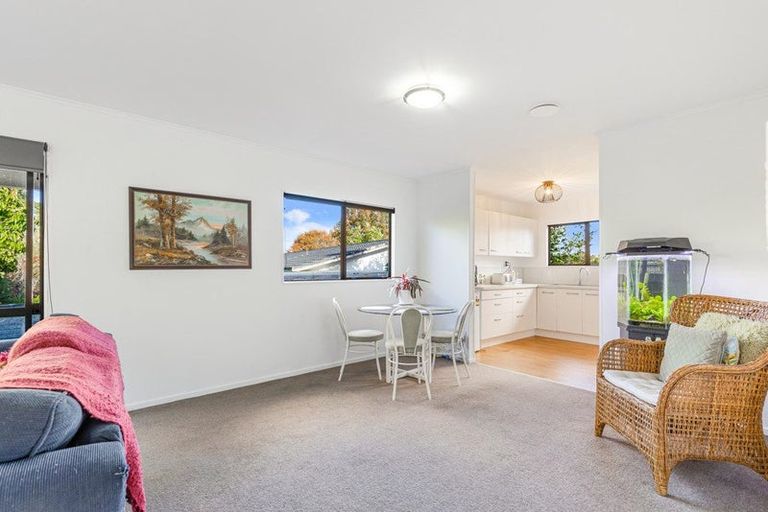Photo of property in 1/6 Peterhouse Place, West Harbour, Auckland, 0618