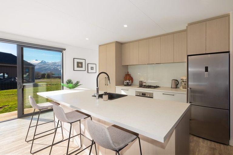 Photo of property in 11 Lakefield Close, Kingston, Athol, 9793