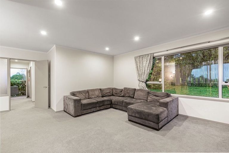 Photo of property in 2/42 Hogans Road, Glenfield, Auckland, 0629