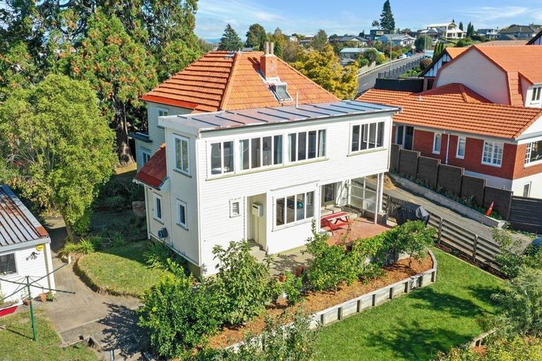 Photo of property in 82 Lake Crescent, Hamilton Lake, Hamilton, 3204