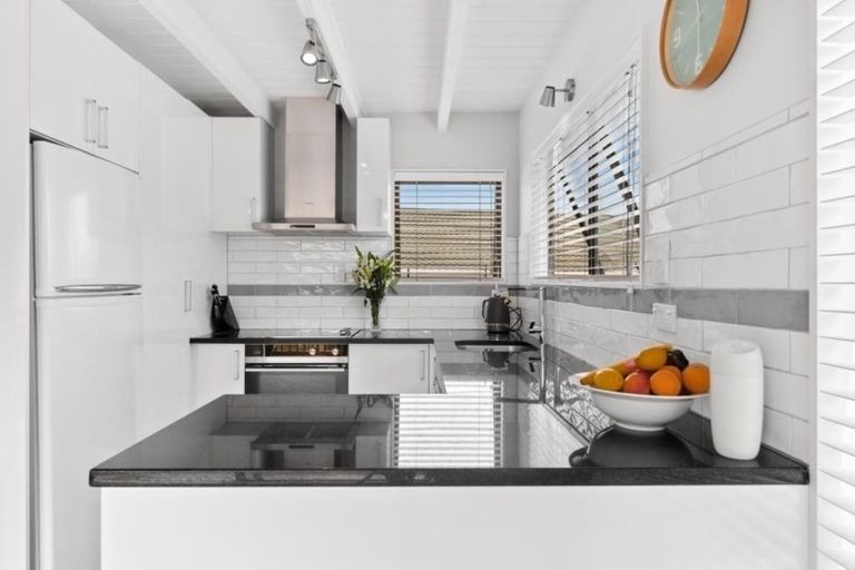 Photo of property in 16b Bay Street, Red Beach, 0932