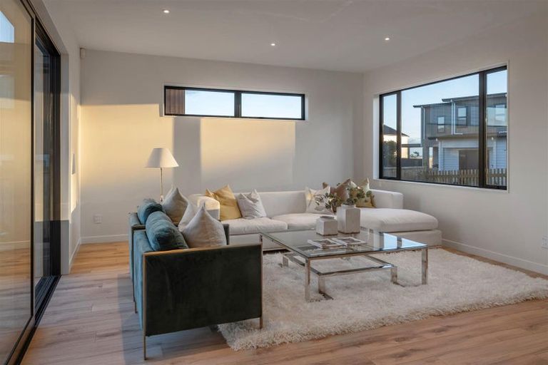 Photo of property in 3 Taku Close, Long Bay, Auckland, 0630