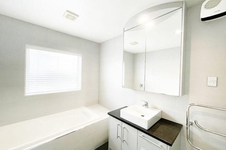 Photo of property in 9 Lucca Crescent, Flat Bush, Auckland, 2019