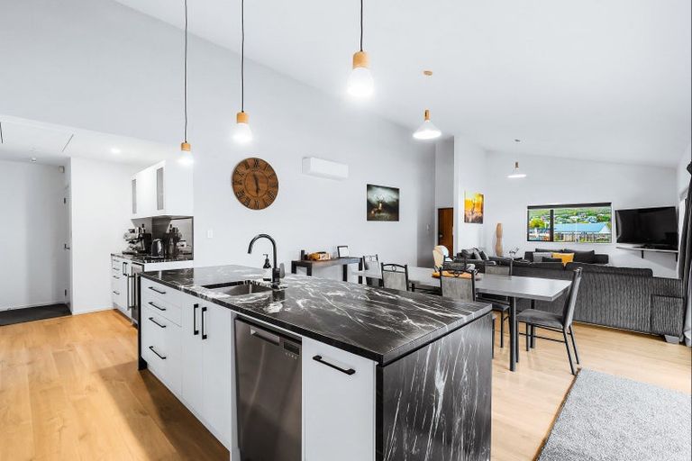 Photo of property in 14 Komahimahi Way, Motuoapa, 3382