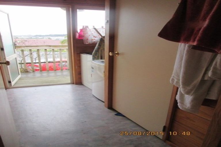 Photo of property in 1 Graham Collins Drive, Windsor Park, Auckland, 0632