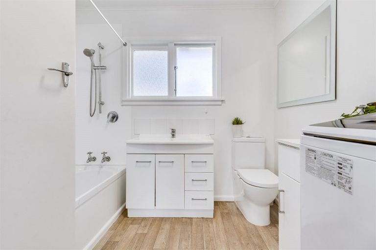 Photo of property in 3/9a Curletts Road, Sockburn, Christchurch, 8042