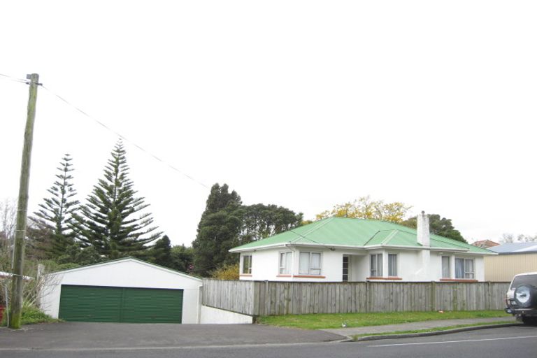 Photo of property in 44 Huatoki Street, Vogeltown, New Plymouth, 4310