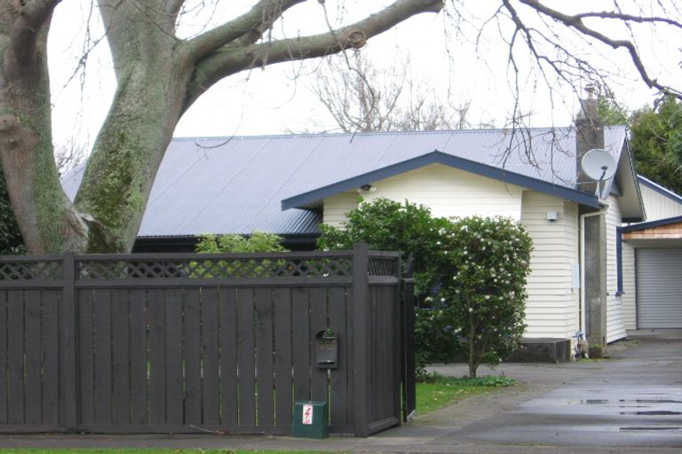 Photo of property in 106 Pahiatua Street, Hokowhitu, Palmerston North, 4410