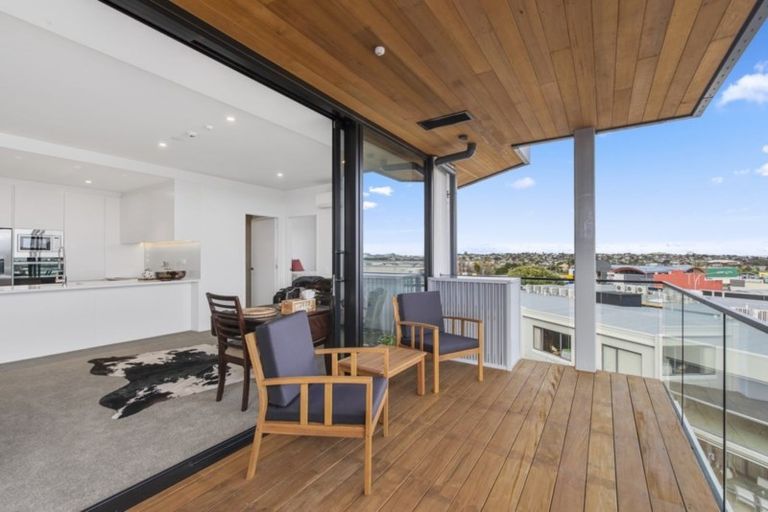 Photo of property in 304/8b Lake Pupuke Drive, Takapuna, Auckland, 0622