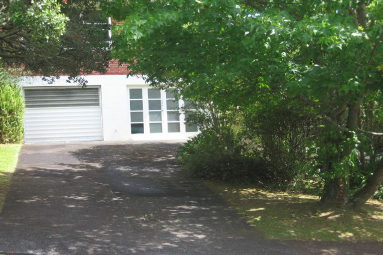 Photo of property in 18 Arahia Street, Northcote, Auckland, 0627