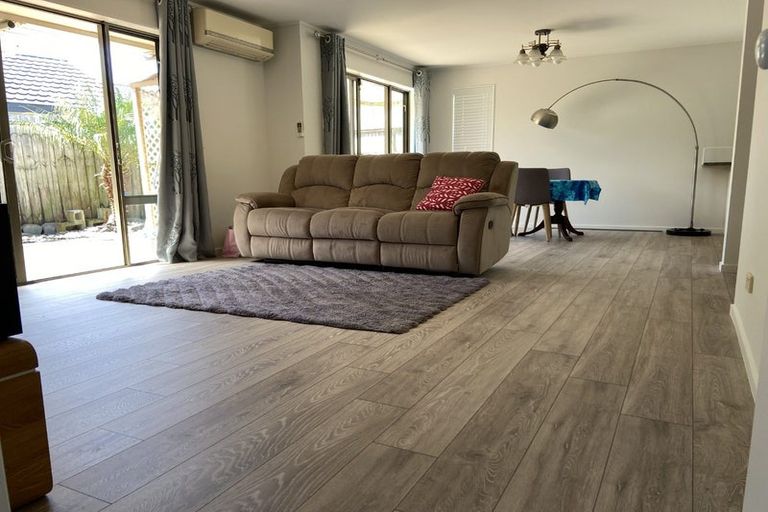 Photo of property in 74 Kingdale Road, Henderson, Auckland, 0610
