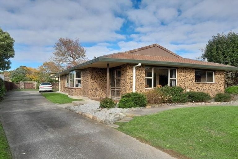 Photo of property in 2 Coronet Place, Awapuni, Palmerston North, 4412