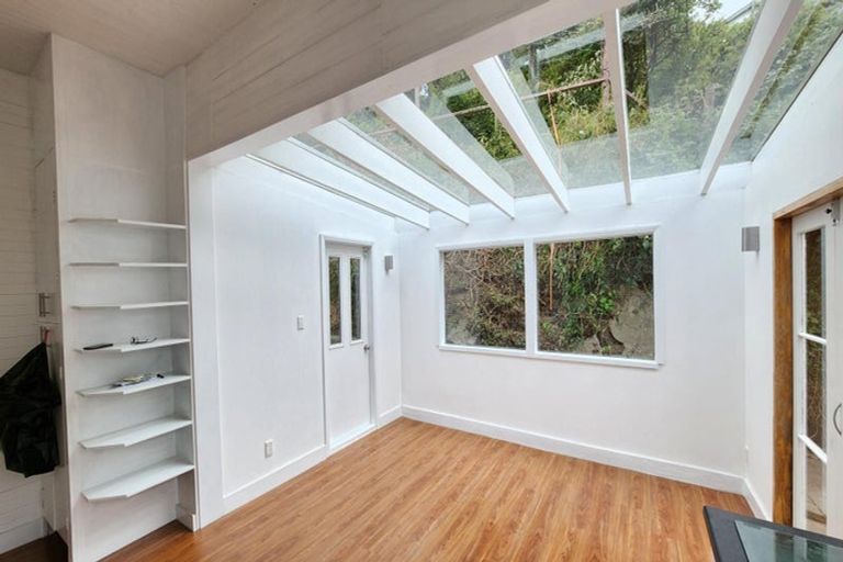 Photo of property in 72 Kelburn Parade, Kelburn, Wellington, 6012