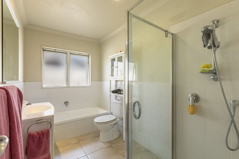 Photo of property in 2 Arthur Close, Clive, 4102