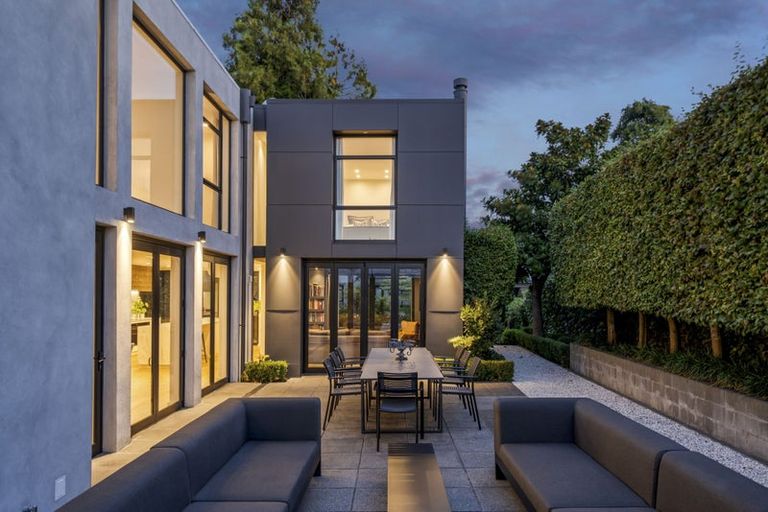 Photo of property in 100 Glandovey Road, Fendalton, Christchurch, 8052