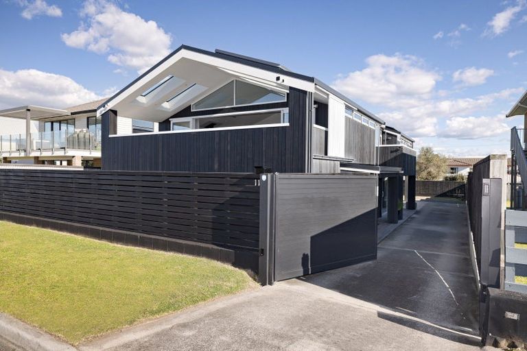 Photo of property in 112 Karewa Parade, Papamoa Beach, Papamoa, 3118