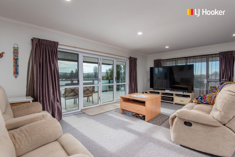 Photo of property in 7 North Foreland Street, Waihola, Milton, 9073