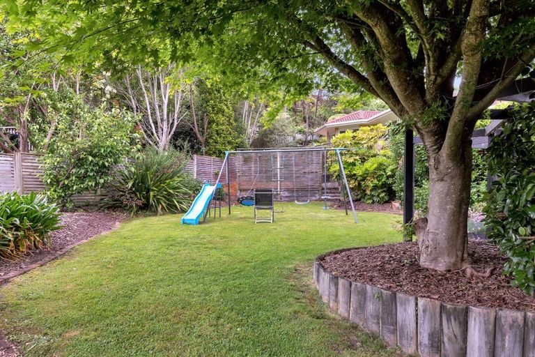 Photo of property in 21 Capricorn Place, Kawaha Point, Rotorua, 3010
