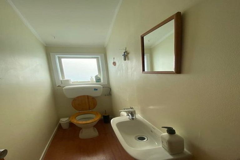 Photo of property in 4/30 Lyall Parade, Lyall Bay, Wellington, 6022