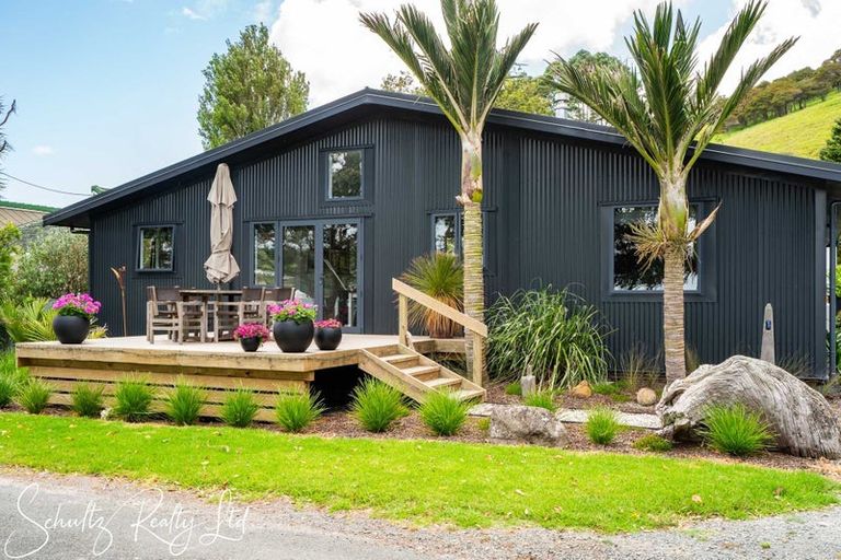 Photo of property in 6 The Strand, Whakapirau, Maungaturoto, 0583