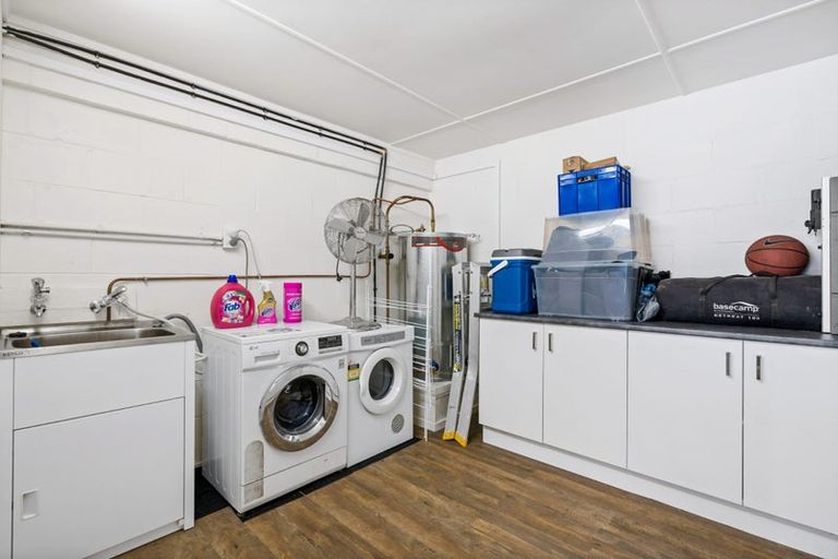 Photo of property in 2/12 Ellice Road, Totara Vale, Auckland, 0629