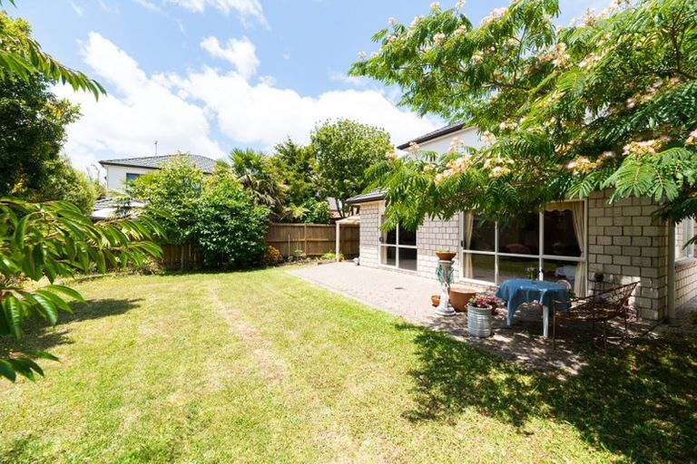 Photo of property in 14 Bridgefield Crescent, Flat Bush, Auckland, 2016