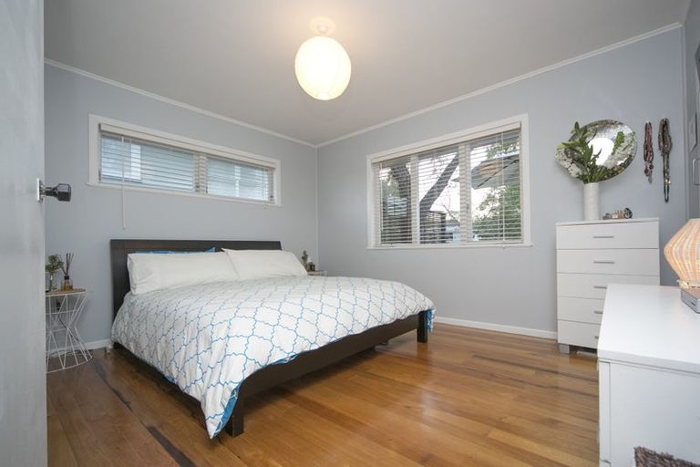 Photo of property in 70 Stottholm Road, Titirangi, Auckland, 0604