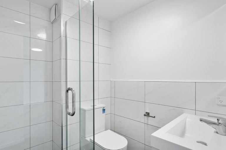 Photo of property in 1m/4045 Great North Road, Glen Eden, Auckland, 0602