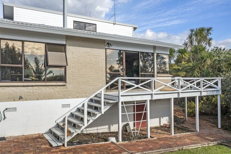 Photo of property in 2/49 Carlisle Road, Torbay, Auckland, 0630