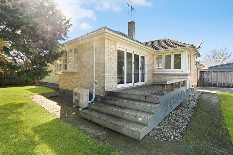 Photo of property in 2 Kenney Crescent, Fairfield, Hamilton, 3214