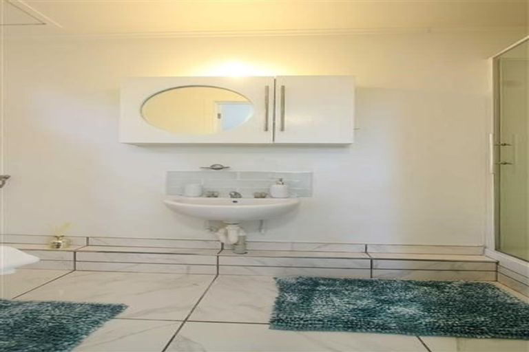 Photo of property in 32 Shetland Street, Glen Eden, Auckland, 0602