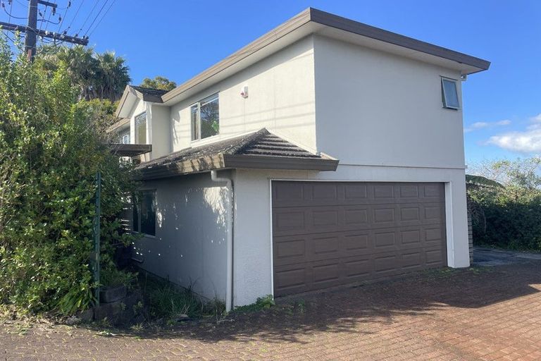 Photo of property in 2/227 Sunset Road, Sunnynook, Auckland, 0632