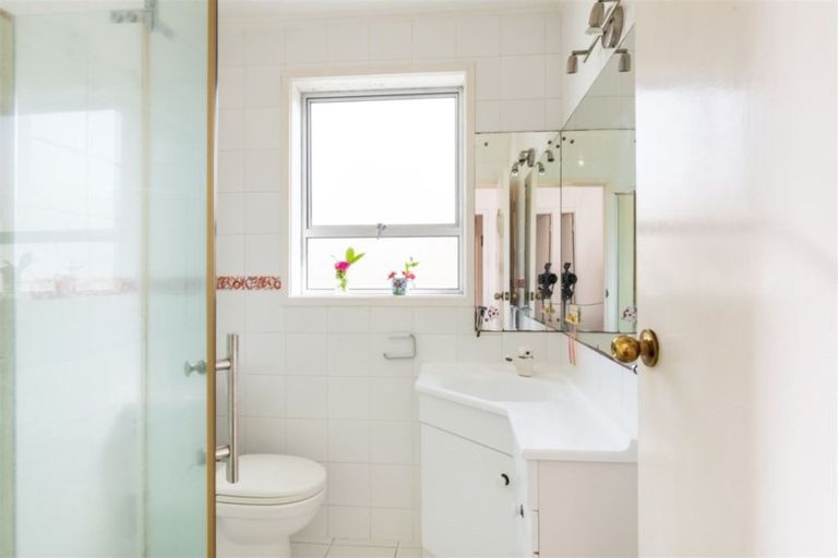 Photo of property in 29 Stott Avenue, Birkdale, Auckland, 0626