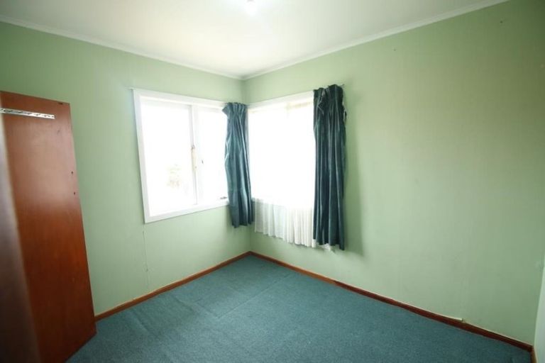 Photo of property in 32a Toru Street, Te Atatu Peninsula, Auckland, 0610