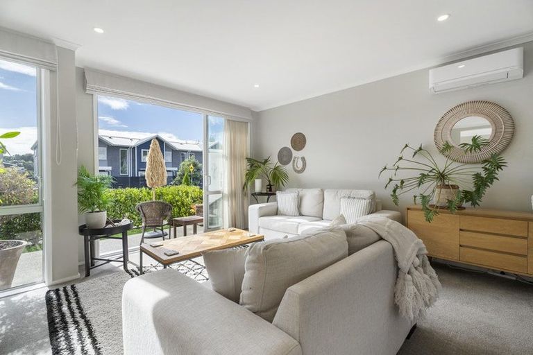 Photo of property in 75 Karepiro Drive, Stanmore Bay, Whangaparaoa, 0932