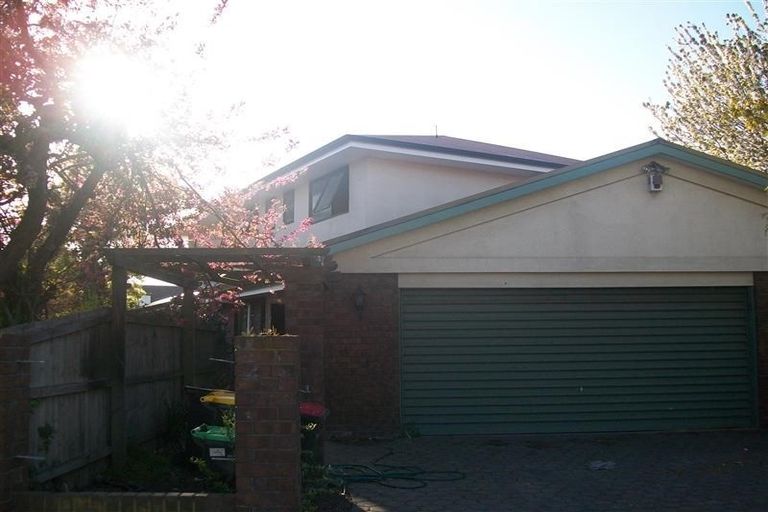 Photo of property in 1/2 Montana Avenue, Ilam, Christchurch, 8041