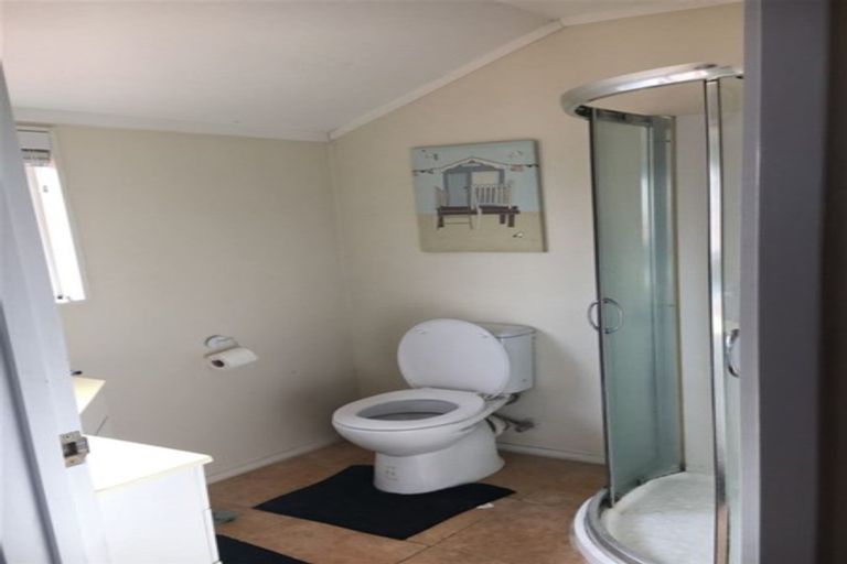 Photo of property in 9 Central Park Drive, Te Atatu South, Auckland, 0610