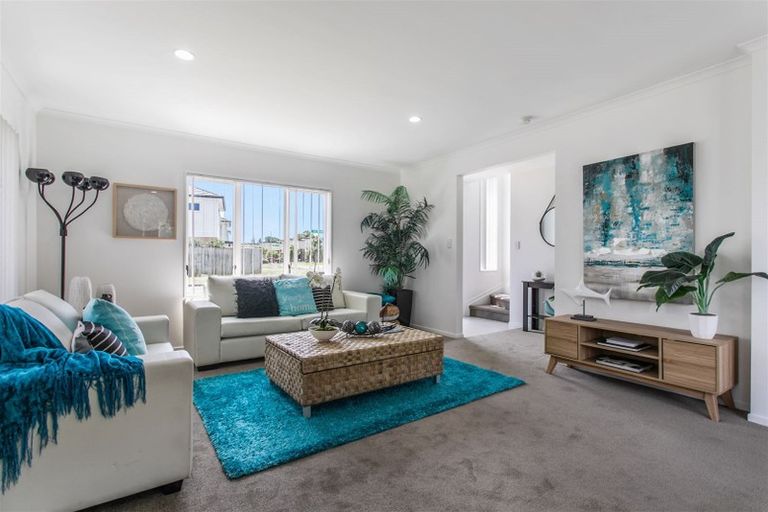 Photo of property in 34 Brashier Circle, Sunnyvale, Auckland, 0612