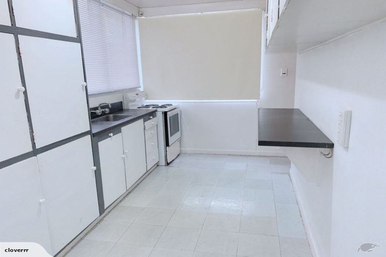 Photo of property in 37 Royal Road, Massey, Auckland, 0614