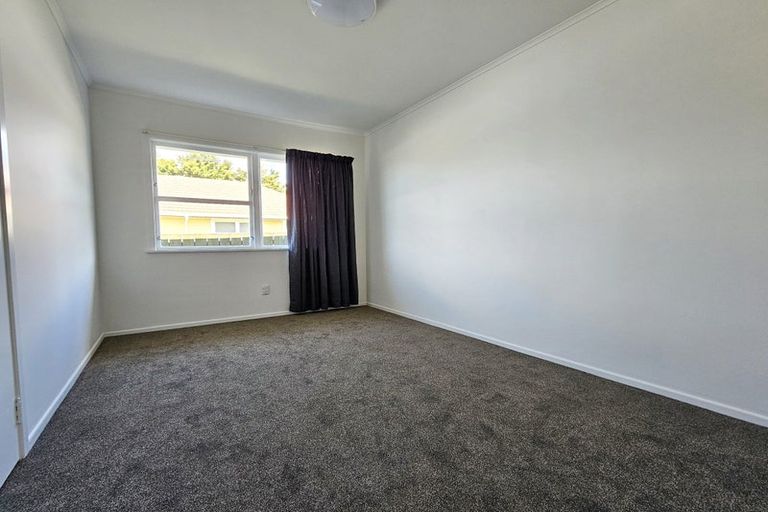 Photo of property in 90 Tirimoana Road, Te Atatu South, Auckland, 0602