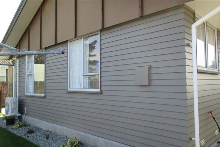 Photo of property in 1/90 Queenspark Drive, Parklands, Christchurch, 8083