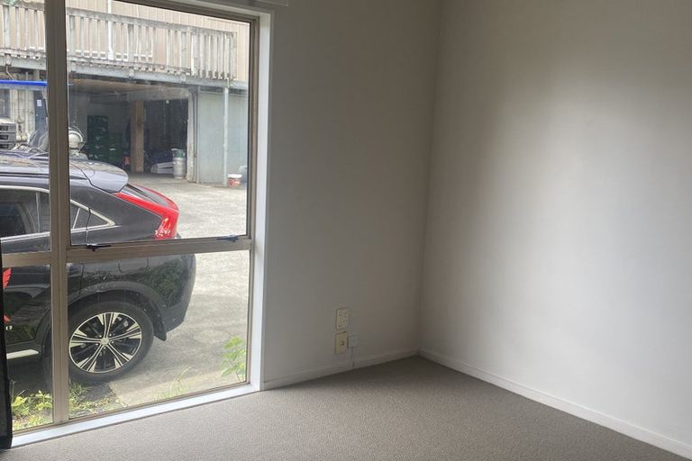 Photo of property in 109-111 Parrs Cross Road, Glen Eden, Auckland, 0612