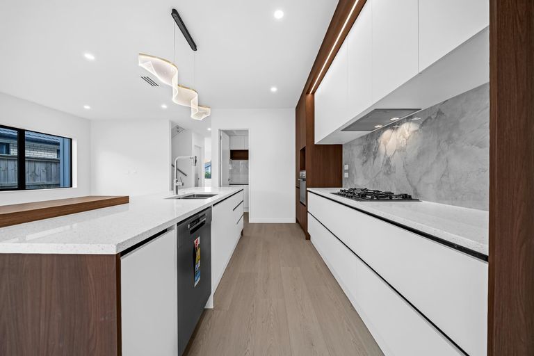 Photo of property in 30 Korowhiti Road, Clarks Beach, 2122