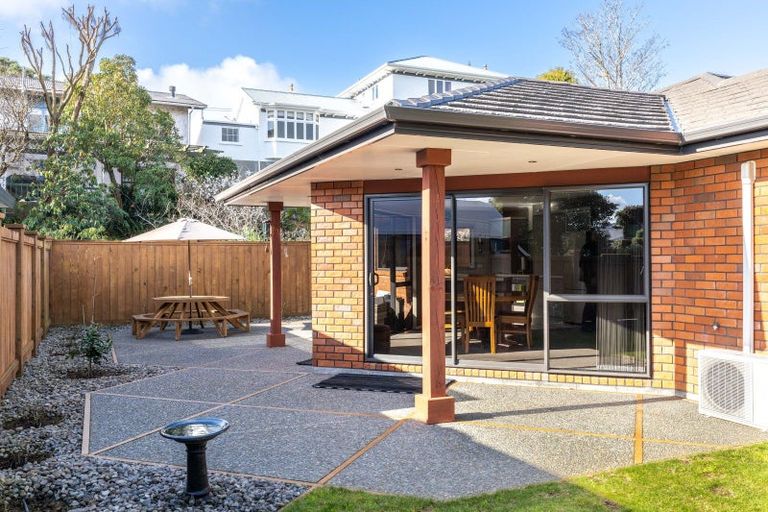 Photo of property in 58e Gilbert Street, New Plymouth, 4310