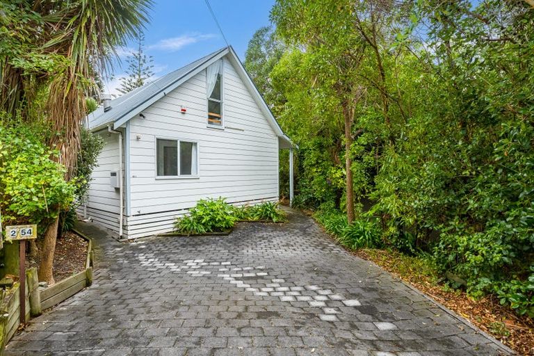 Photo of property in 2/54 Hungerford Road, Houghton Bay, Wellington, 6023