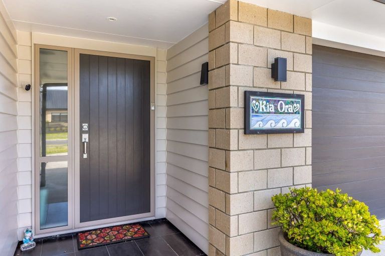 Photo of property in 12 Robert Might Road, Kumeu, 0810