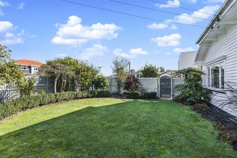 Photo of property in 15 Roa Road, Fendalton, Christchurch, 8041