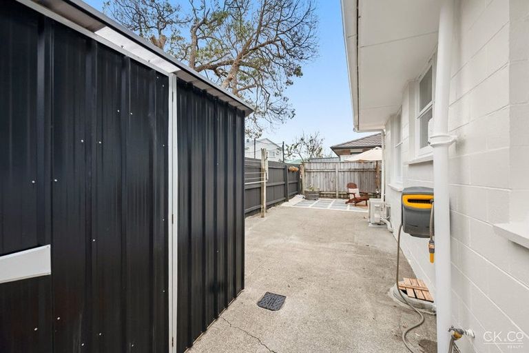 Photo of property in 1a Saulbrey Grove, Woburn, Lower Hutt, 5010