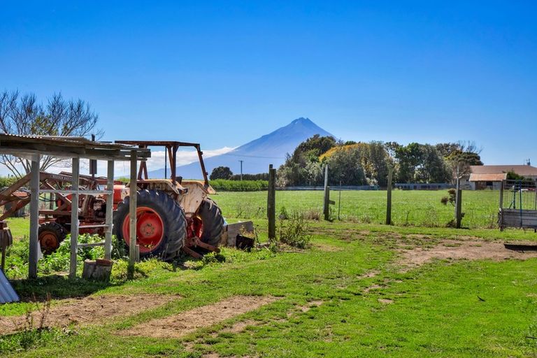 Photo of property in 2 Tauhuri Street, Manaia, Hawera, 4678