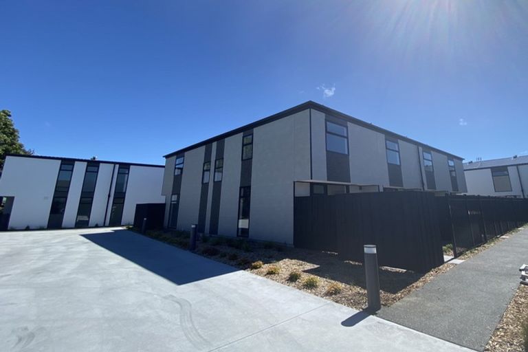 Photo of property in 4/16 New Brighton Road, Shirley, Christchurch, 8061